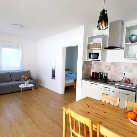 Friends & Family Apartmanok Velence Exterior photo